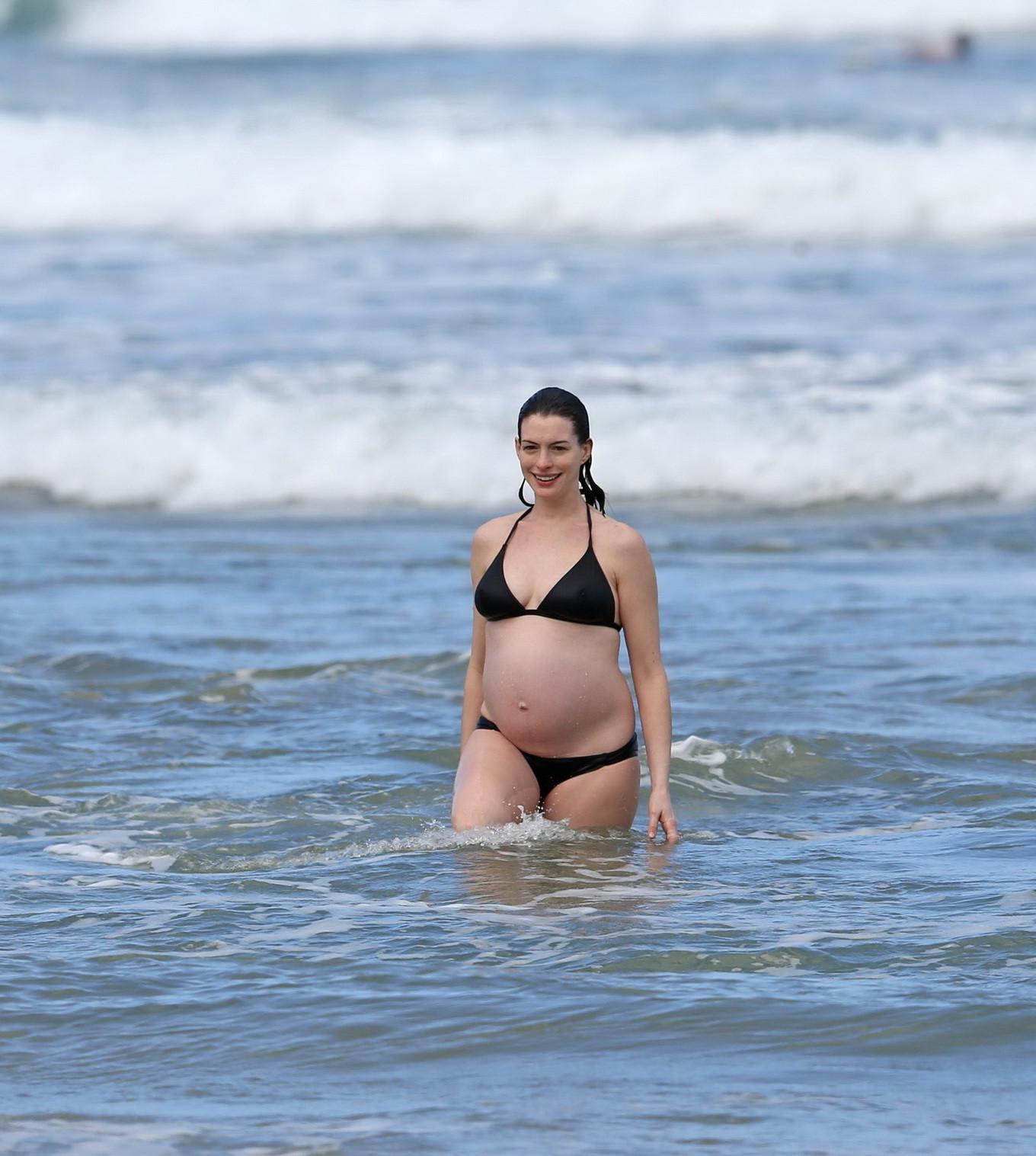 16P Anne Hathaway pregnant showing pokies in black bikini