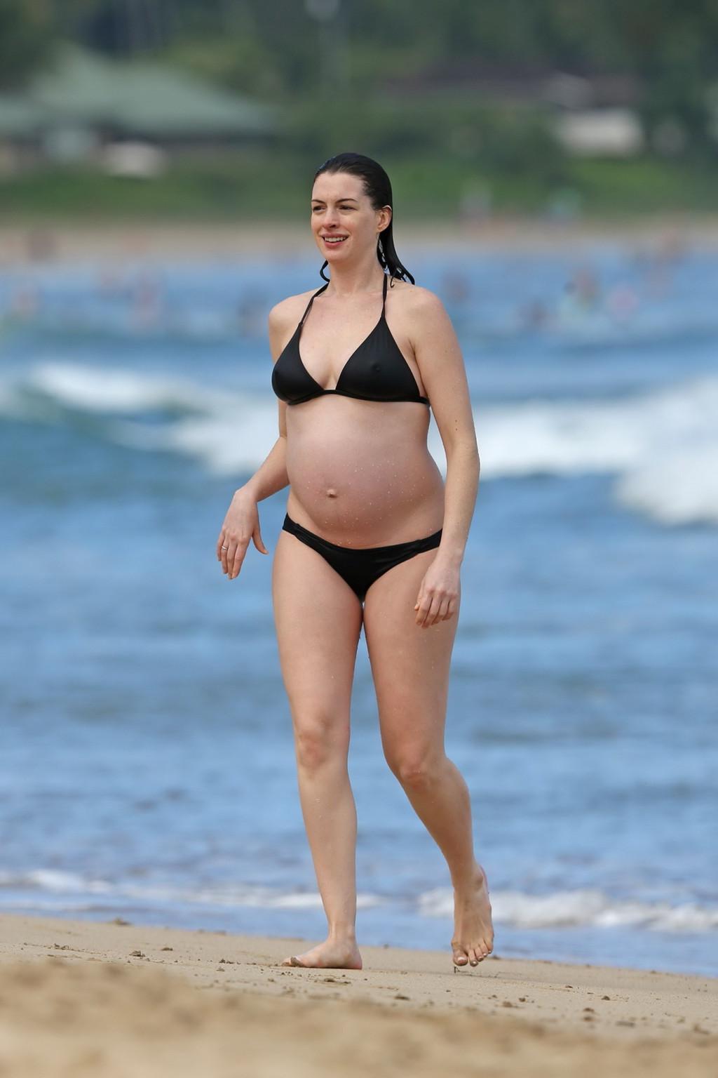 16P Anne Hathaway pregnant showing pokies in black bikini
