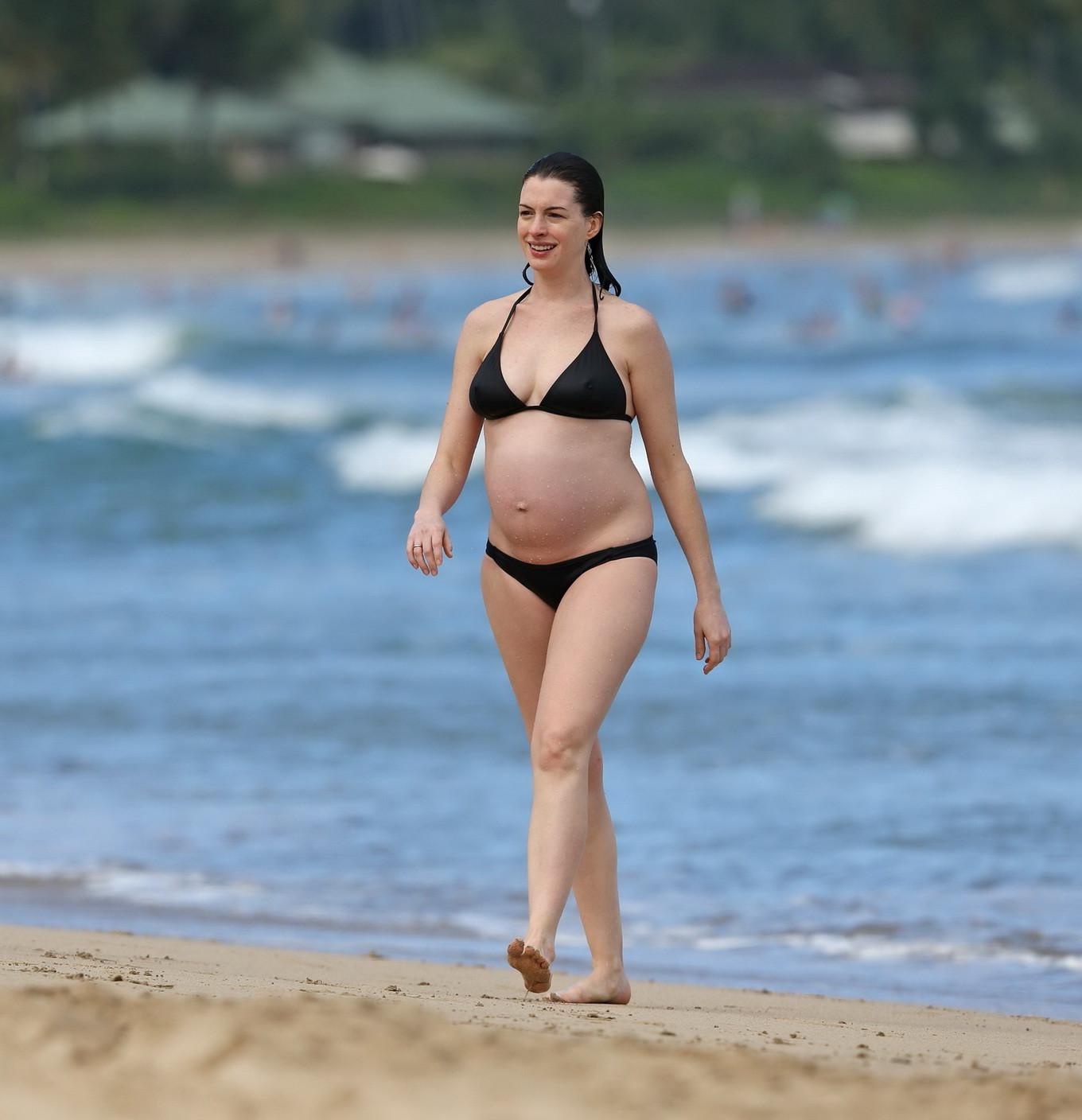 16P Anne Hathaway pregnant showing pokies in black bikini
