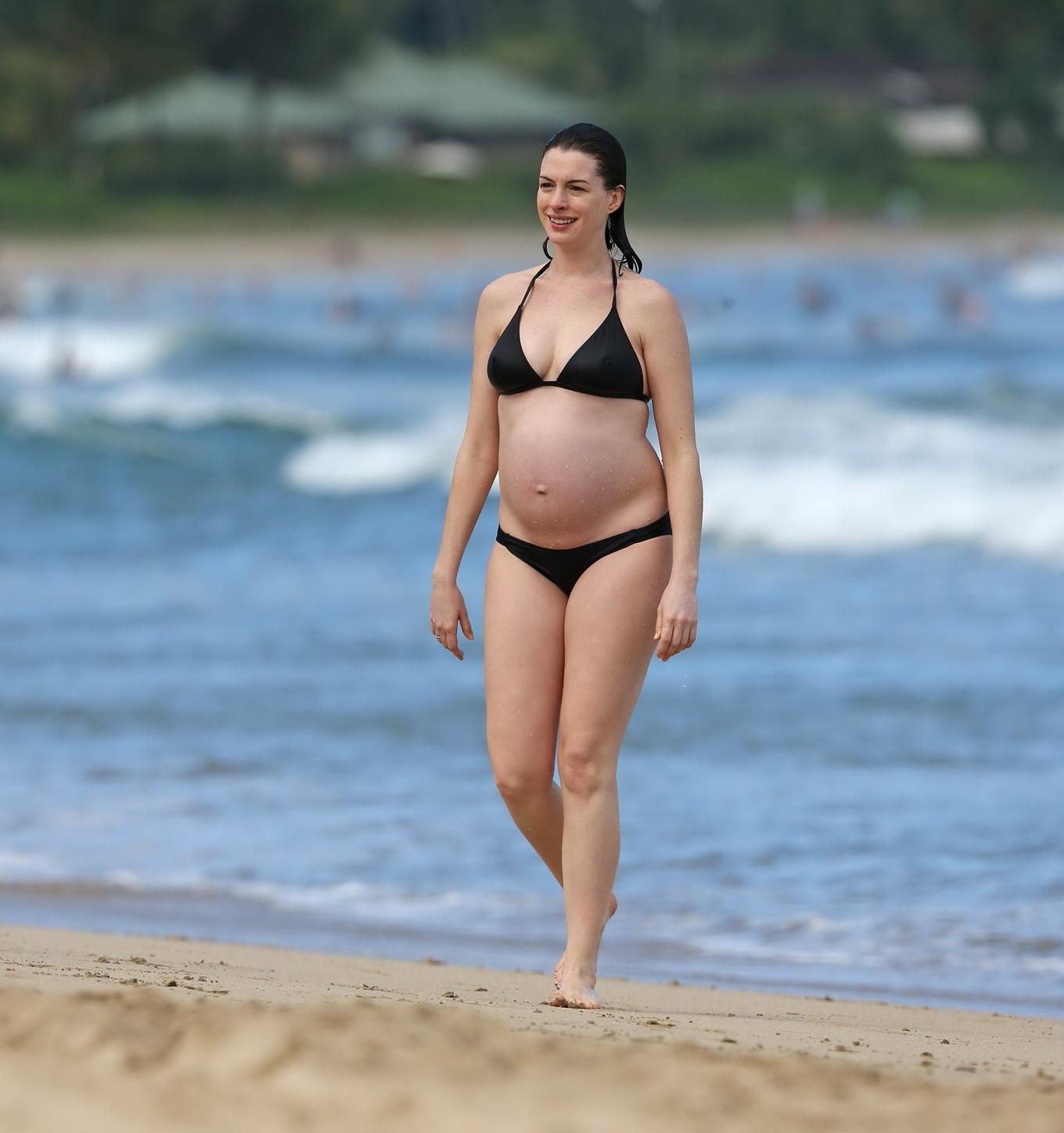 16P Anne Hathaway pregnant showing pokies in black bikini