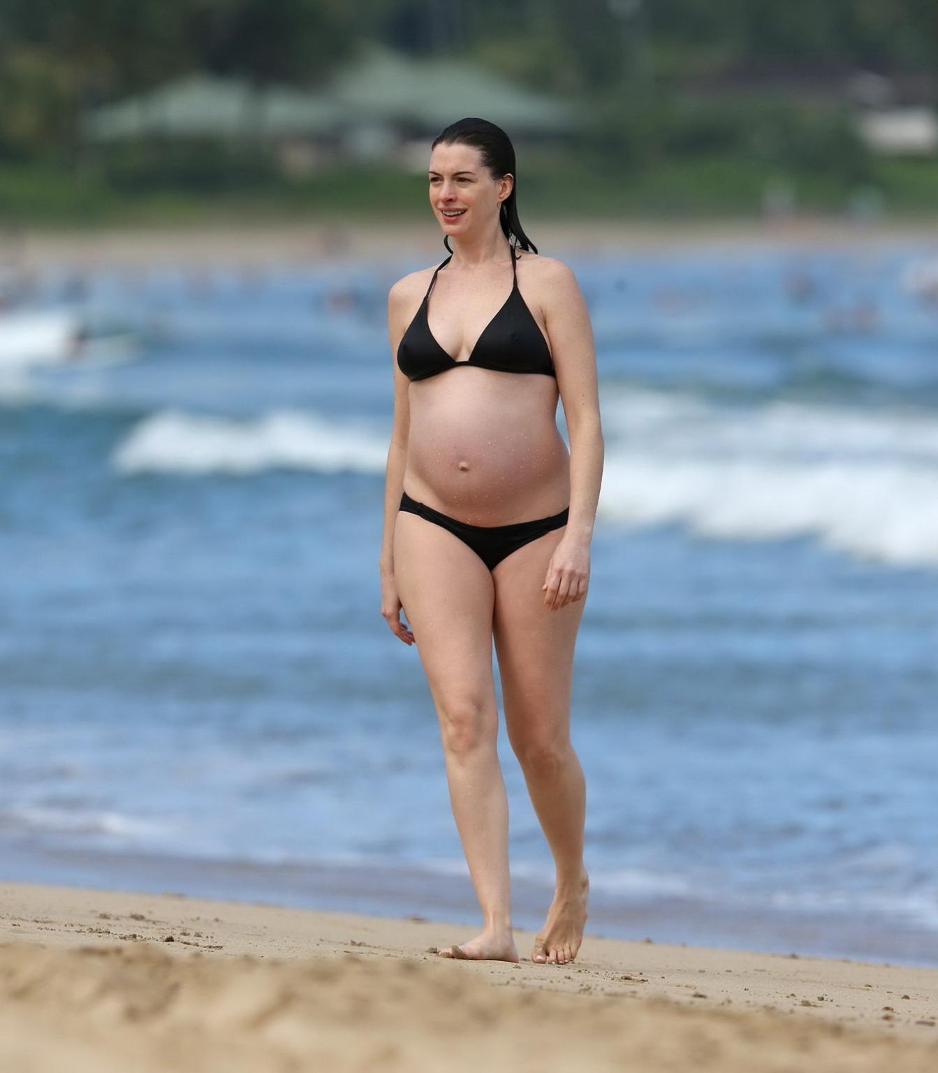 16P Anne Hathaway pregnant showing pokies in black bikini