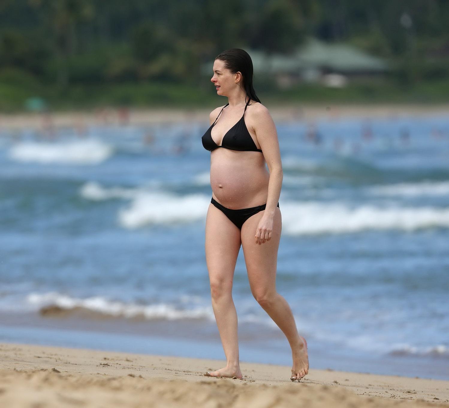 16P Anne Hathaway pregnant showing pokies in black bikini