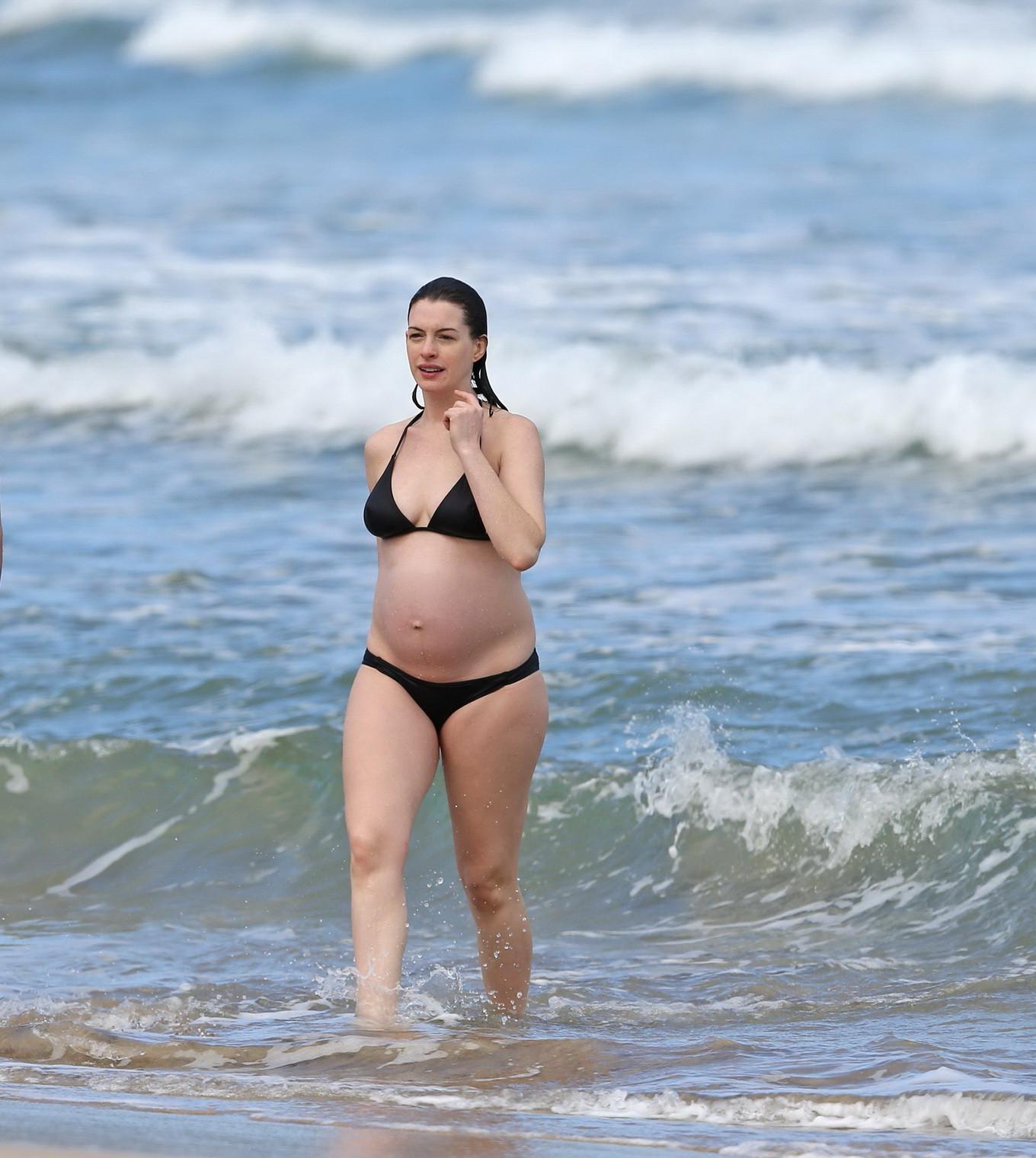 16P Anne Hathaway pregnant showing pokies in black bikini