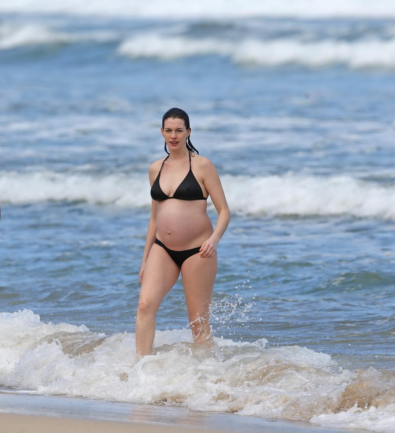 16P Anne Hathaway pregnant showing pokies in black bikini