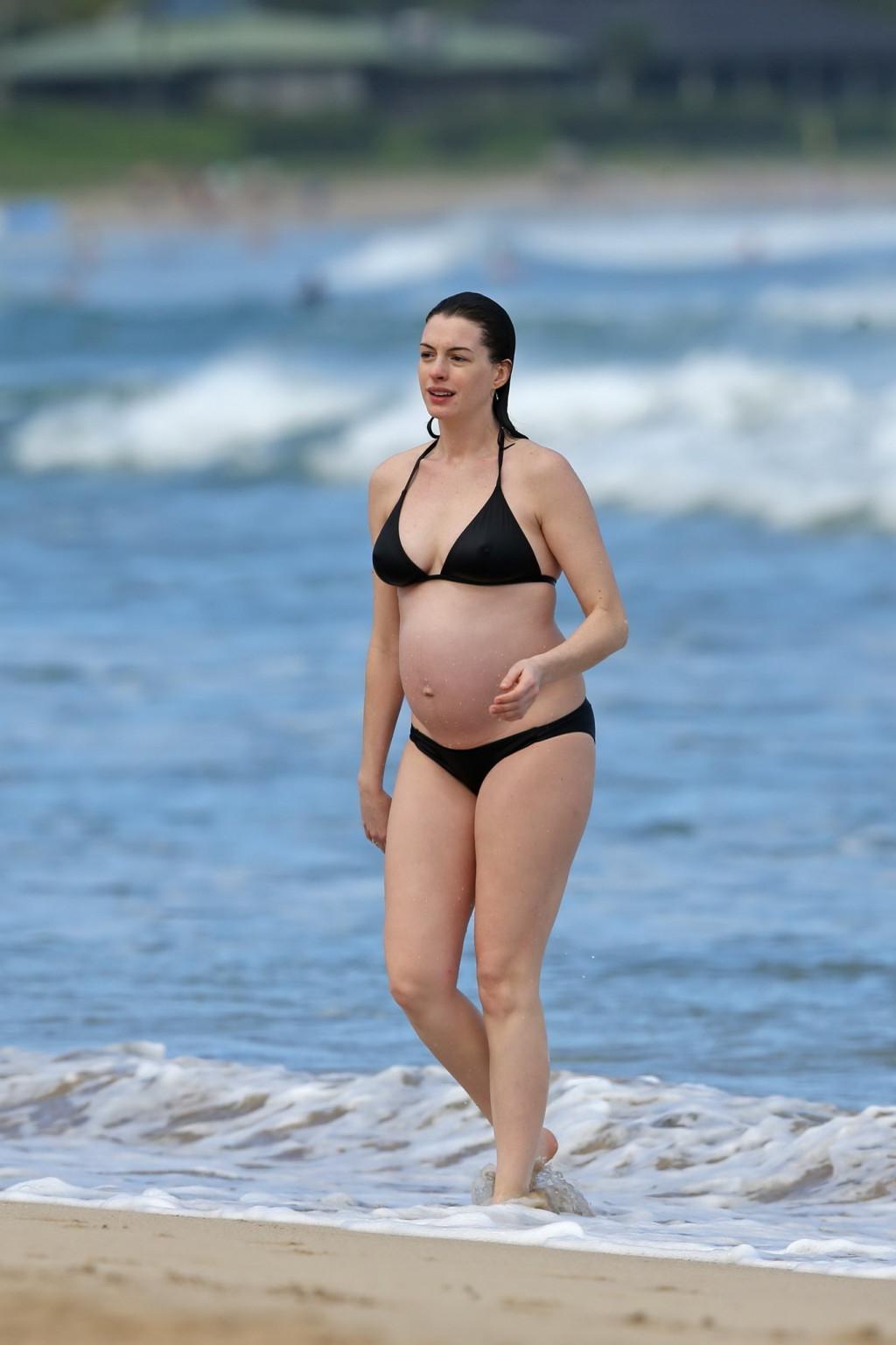 16P Anne Hathaway pregnant showing pokies in black bikini