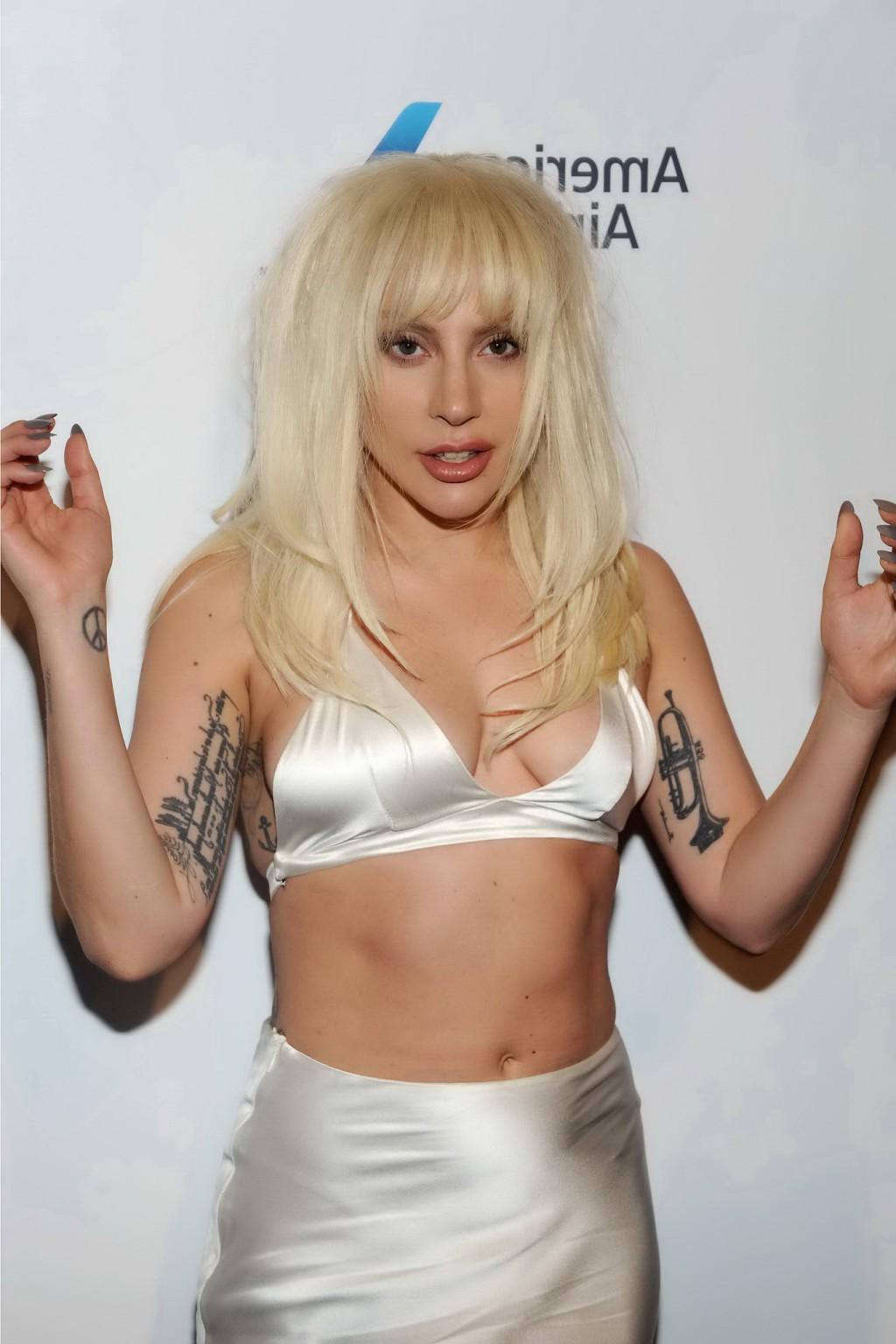 16P Lady Gaga busty in tiny white bra and skirt in public