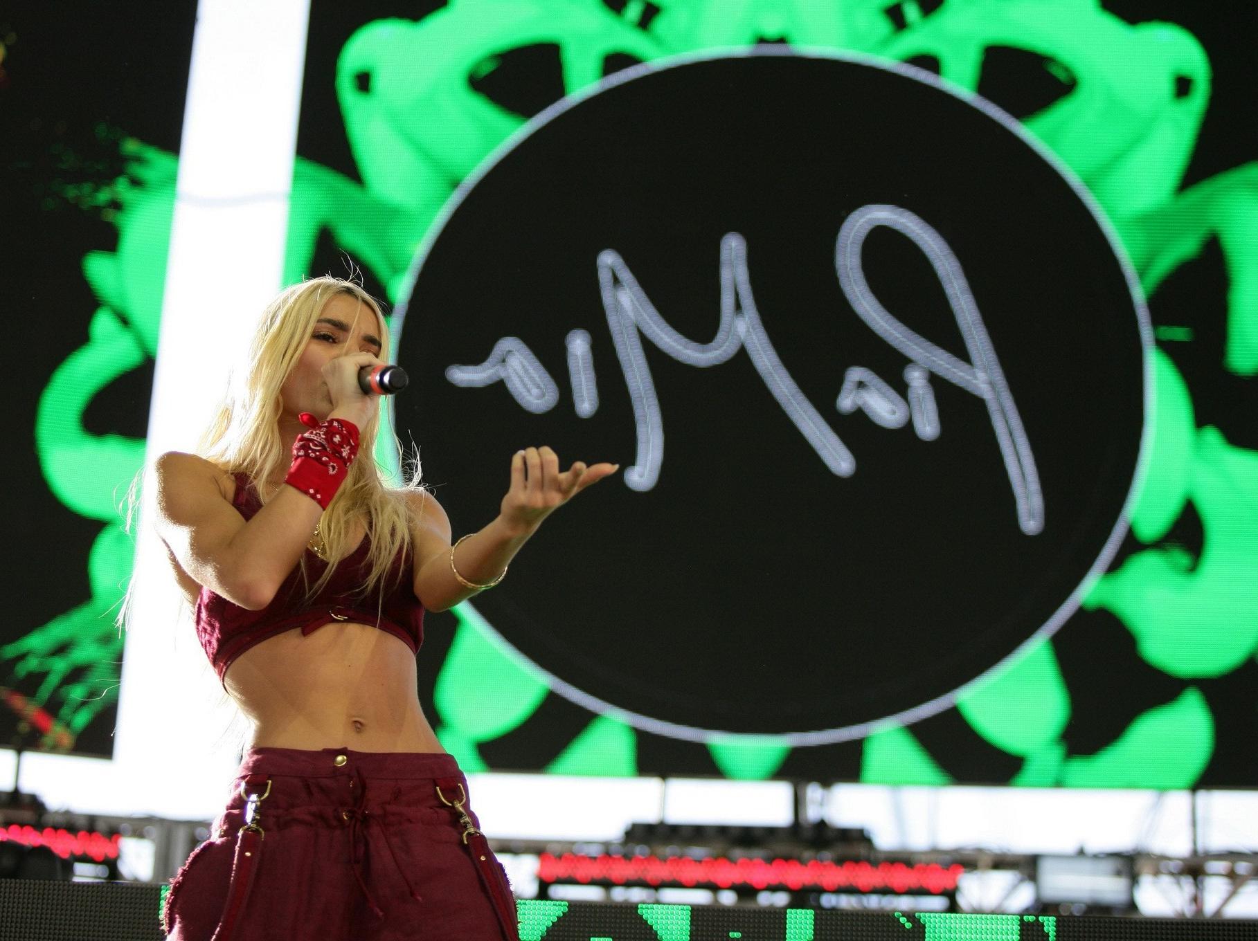 16P Busty Pia Mia Perez performing in sexy red bra