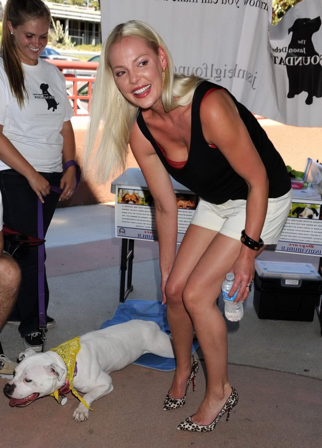 16P Katherine Heigl cleavy and leggy flashing her red bra
