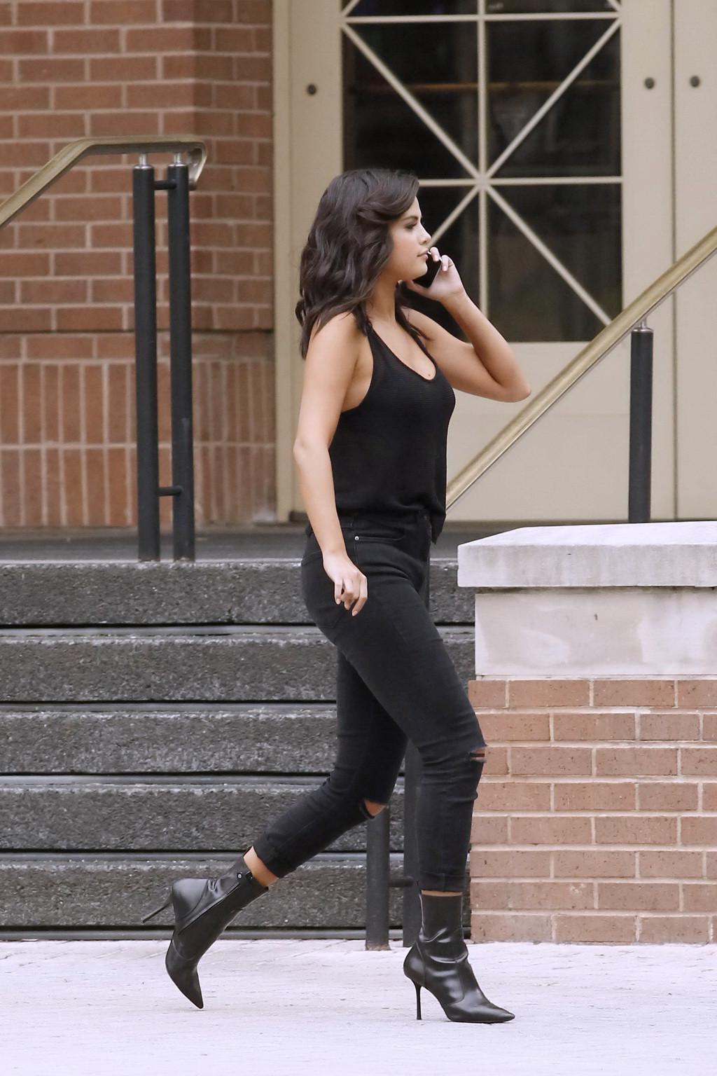 16P Selena Gomez see through to bra at The Big Short set in New Orleans
