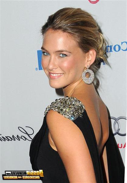 15P Bar Refaeli posing sexy and slutty in glamorous and paparazzi photos