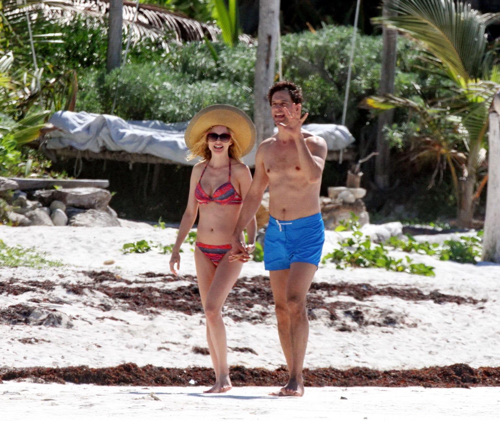16P Heather Graham showing off her bikini body on a Mexican beach