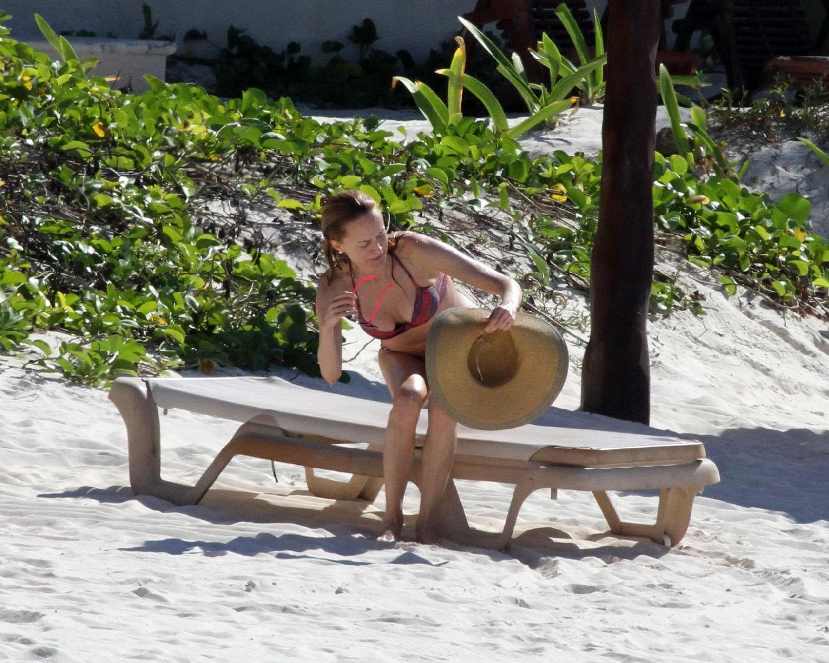 16P Heather Graham showing off her bikini body on a Mexican beach