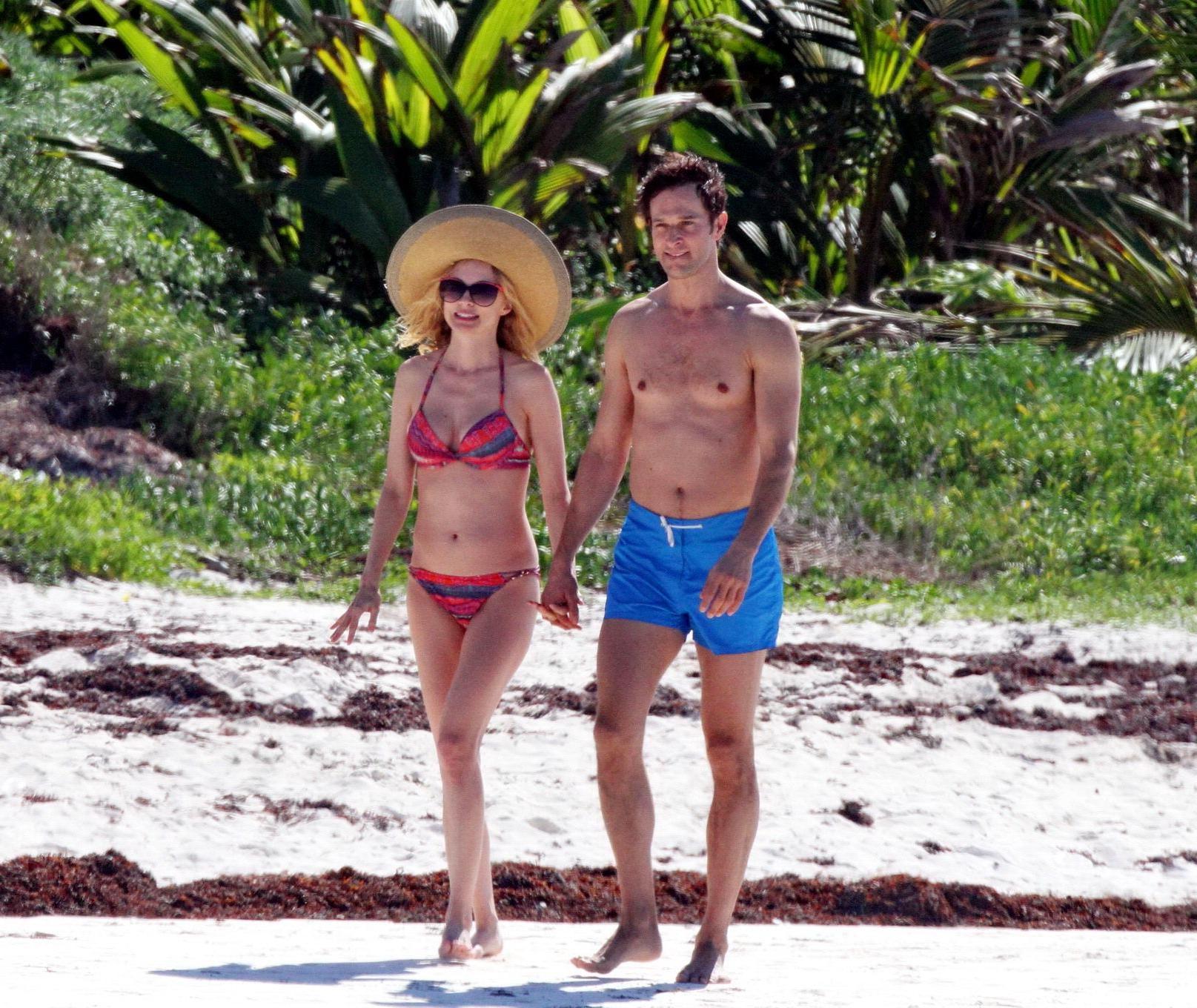 16P Heather Graham showing off her bikini body on a Mexican beach