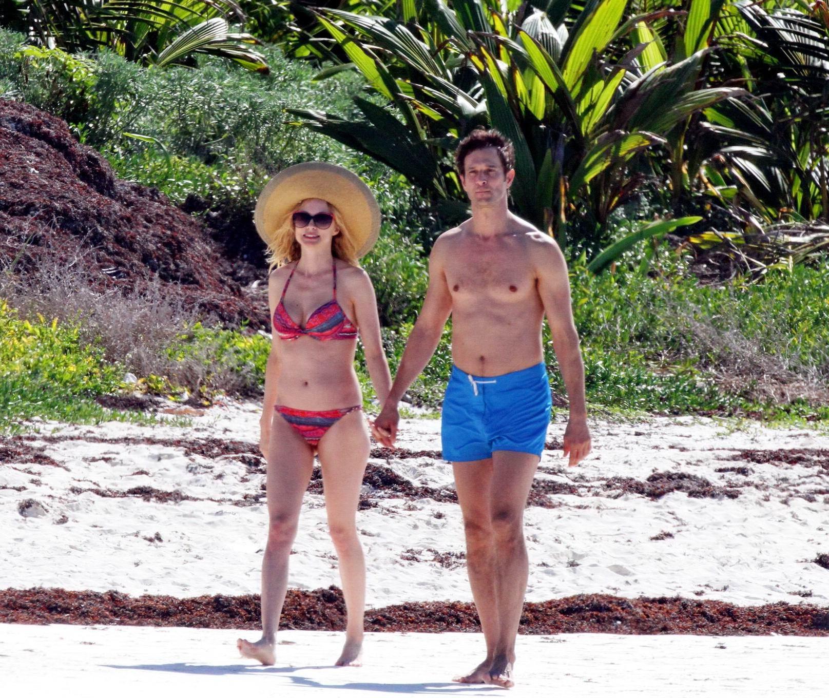 16P Heather Graham showing off her bikini body on a Mexican beach