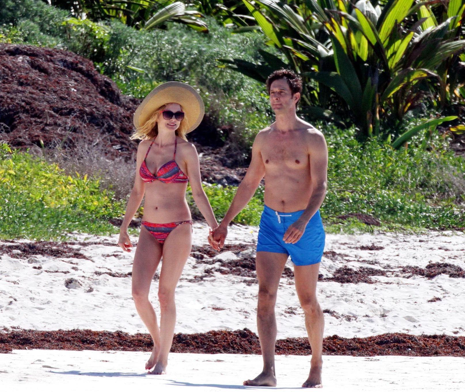 16P Heather Graham showing off her bikini body on a Mexican beach