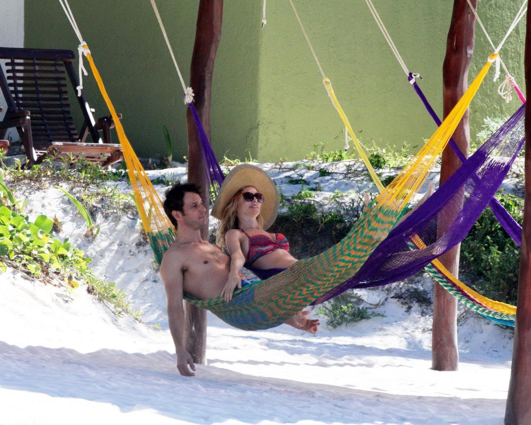 16P Heather Graham showing off her bikini body on a Mexican beach