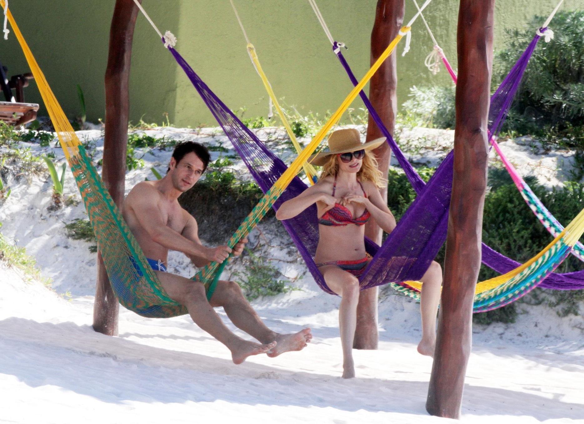 16P Heather Graham showing off her bikini body on a Mexican beach