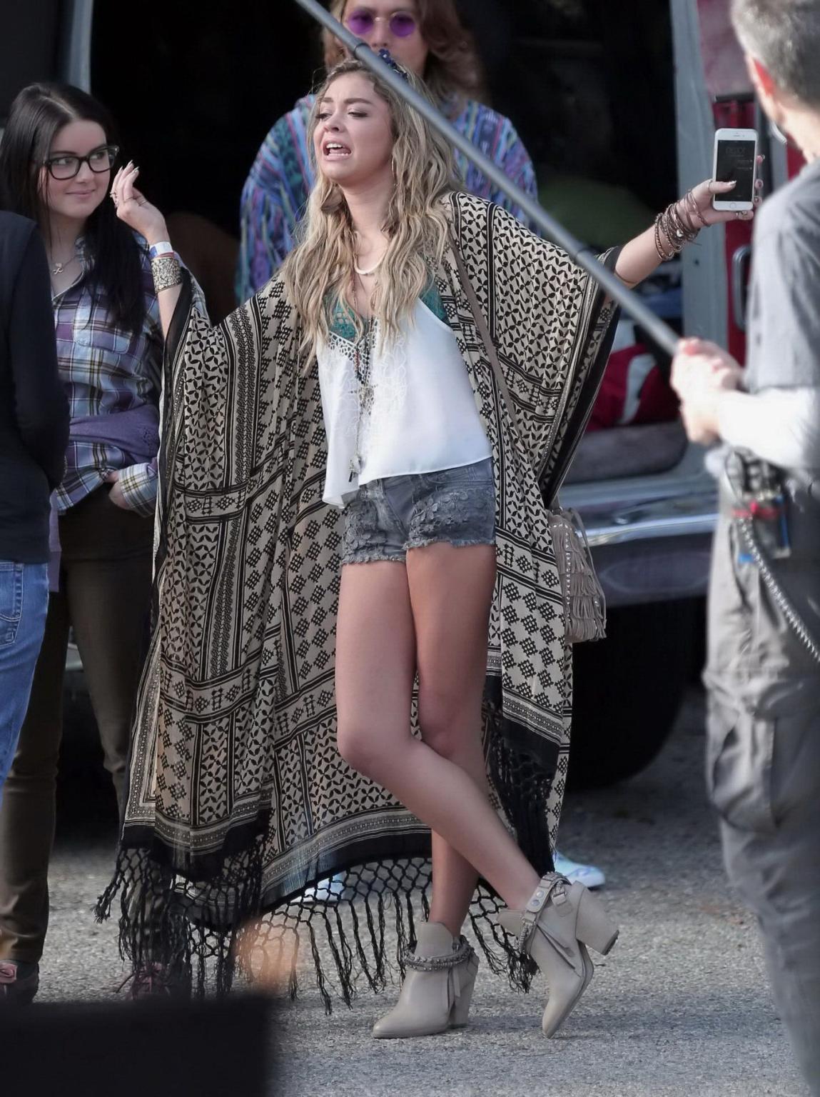 16P Sarah Hyland bra peek and leggy on the set of Modern Family in LA