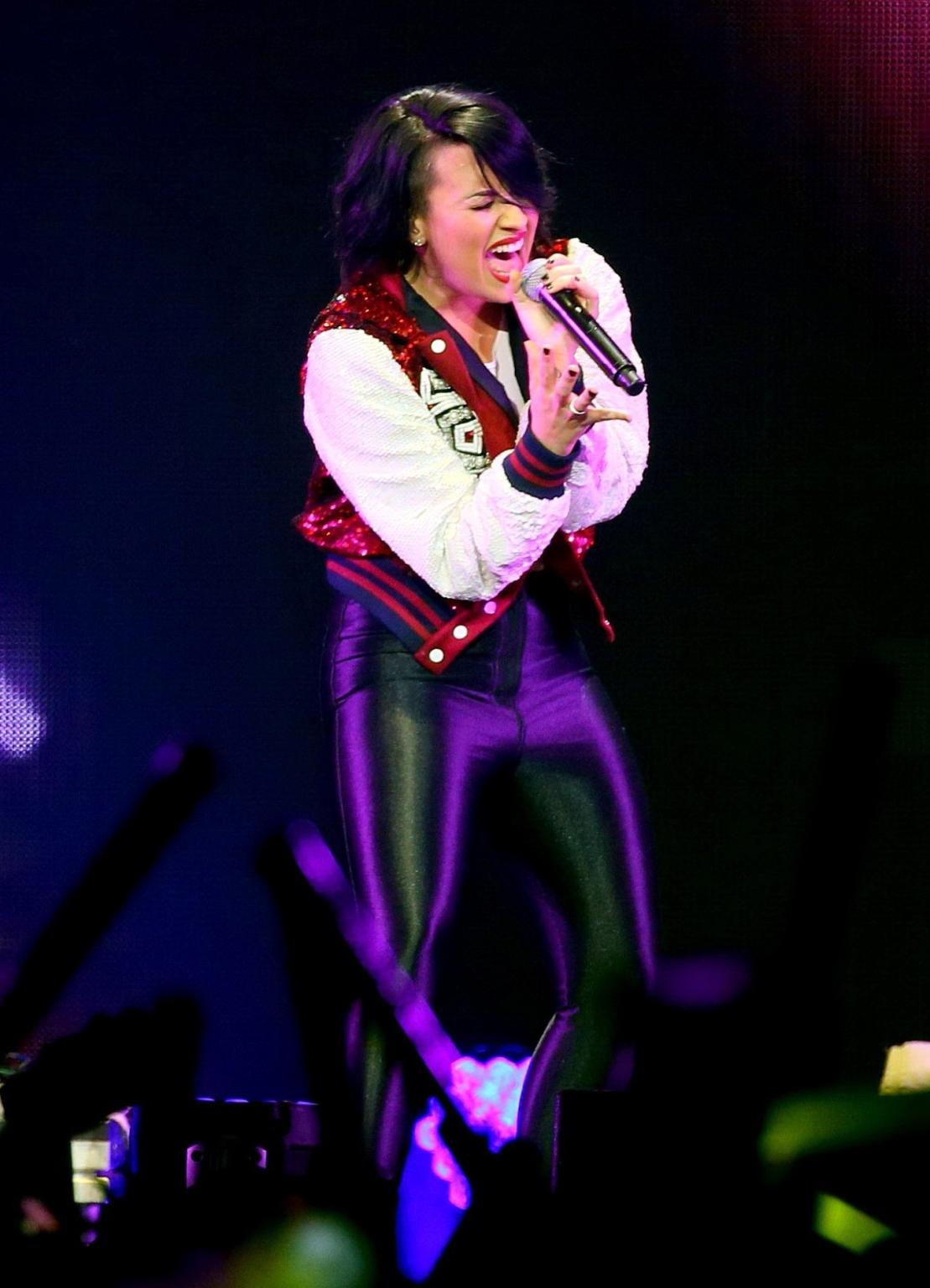 16P Demi Lovato see through to bra while performing at 1013 KDWBs Jingle B