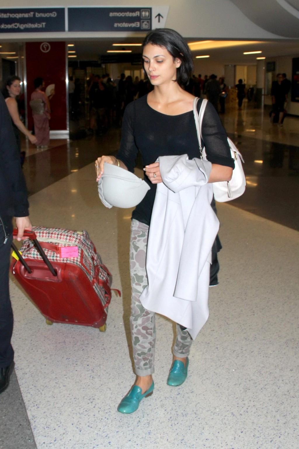 16P Morena Baccarin see through to bra at LAX airport