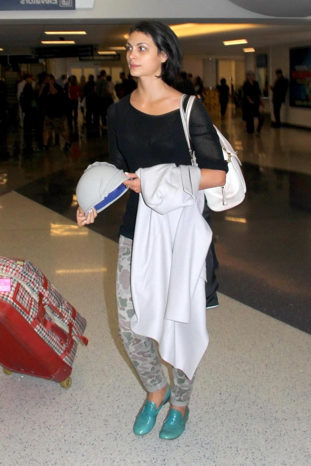 16P Morena Baccarin see through to bra at LAX airport
