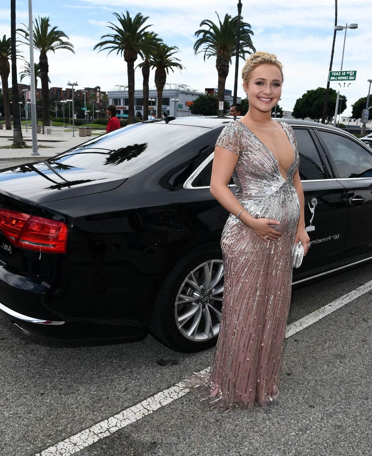 16P Hayden Panettiere showing off her pregnant curves at the 66th Annual Primetime E