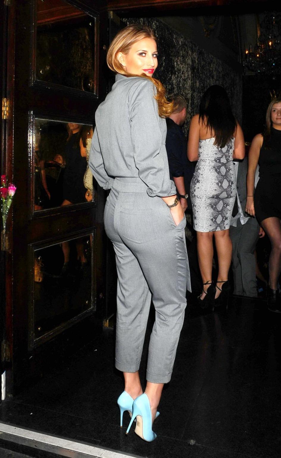 16P Ferne McCann bra peek outside Café de Paris in London