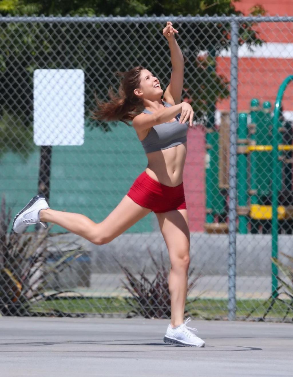 16P Amanda Cerny busty showing her pokies and ass while plays basketball in Beverly 