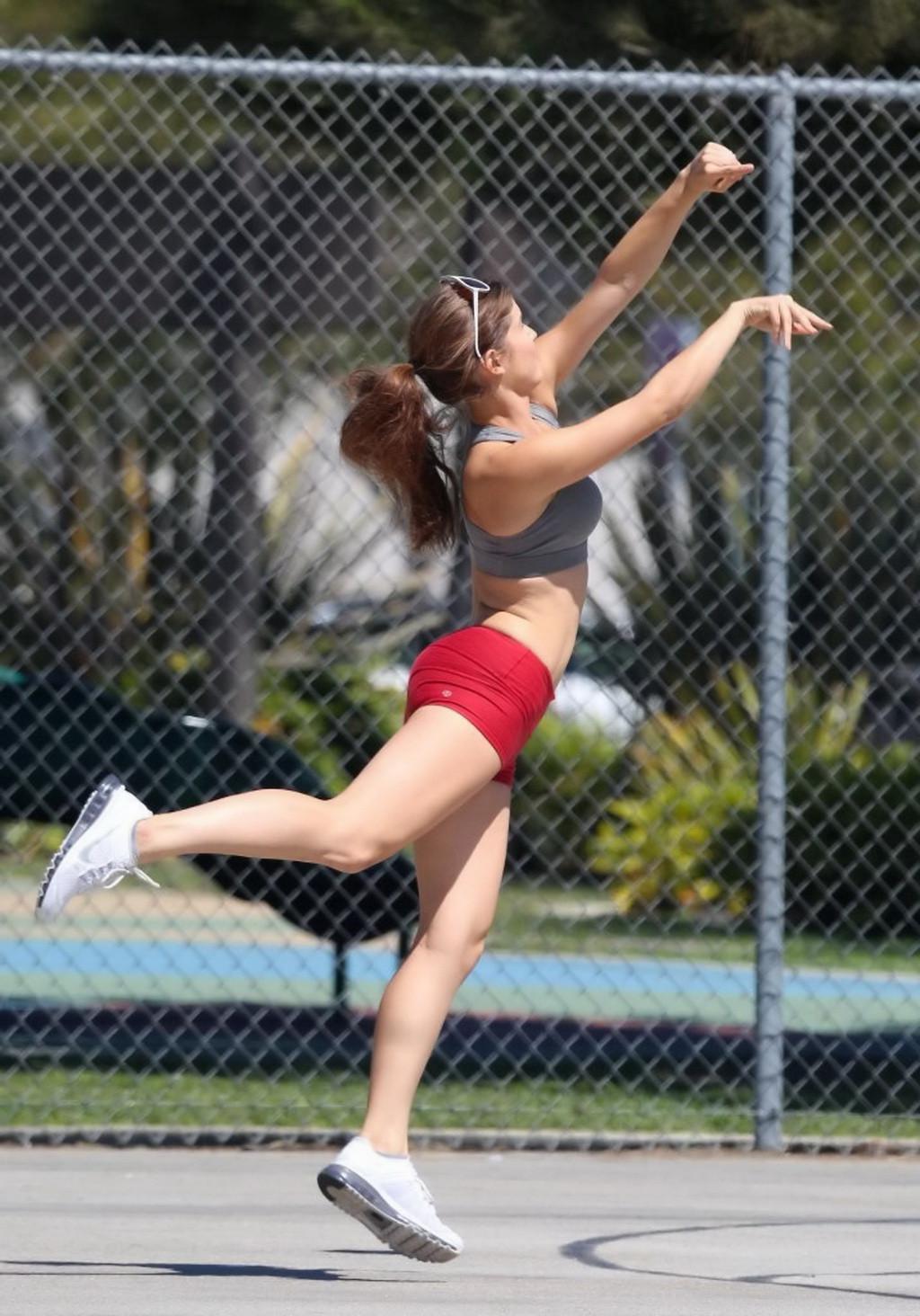 16P Amanda Cerny busty showing her pokies and ass while plays basketball in Beverly 