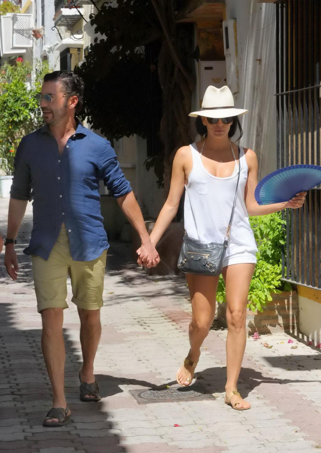 16P Eva Longoria seethru to bra and leggy while shopping in Marbella