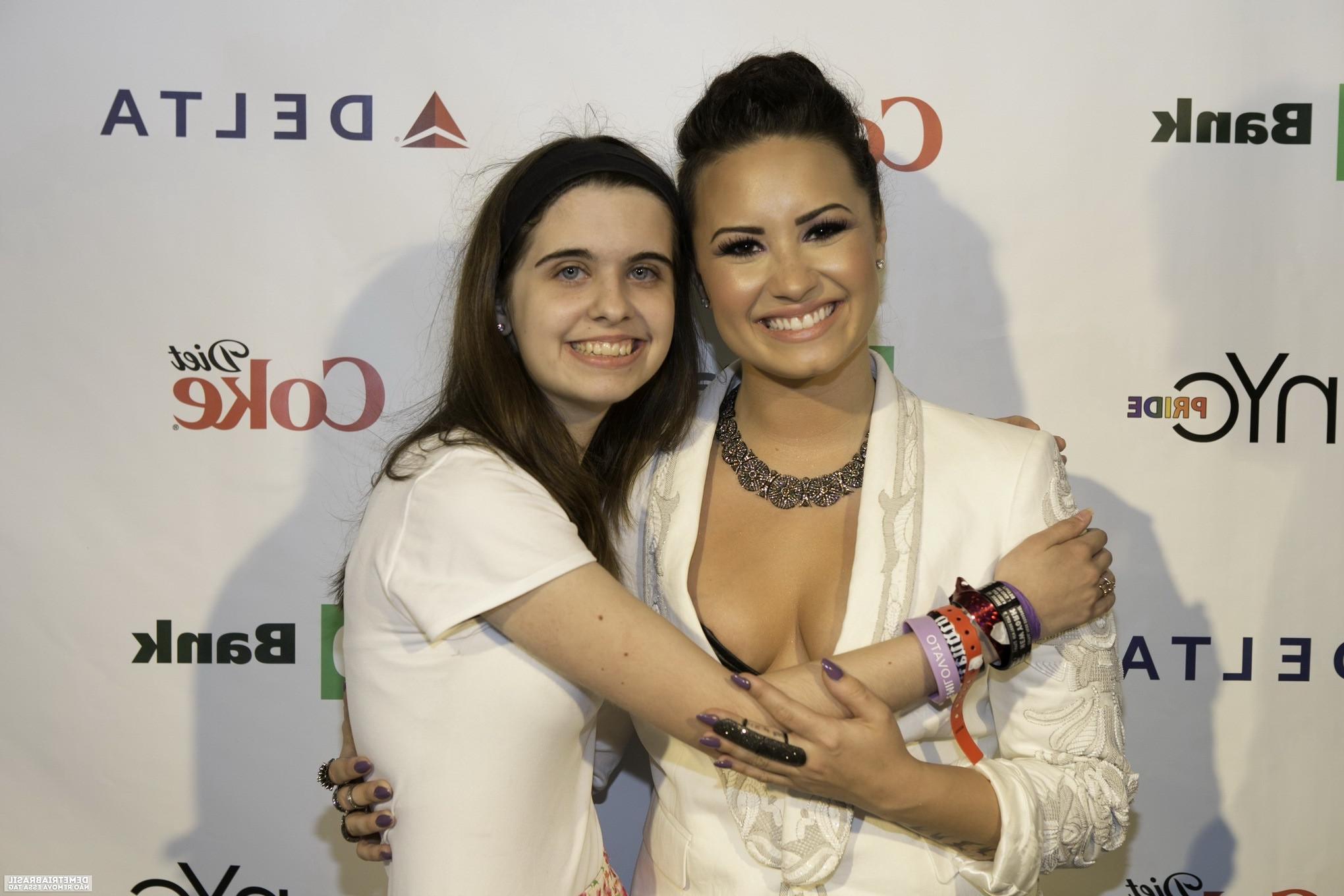 16P Demi Lovato shows off her huge boobs in black leather bra with her funs at NYC P