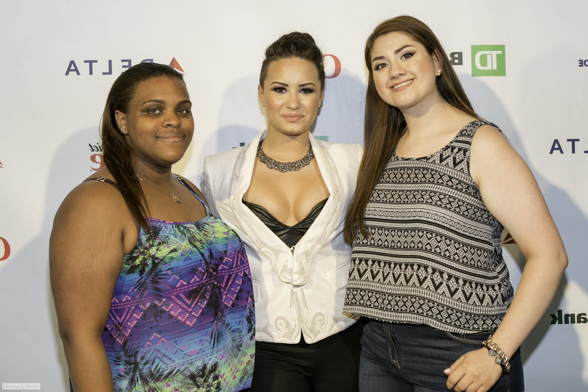 16P Demi Lovato shows off her huge boobs in black leather bra with her funs at NYC P