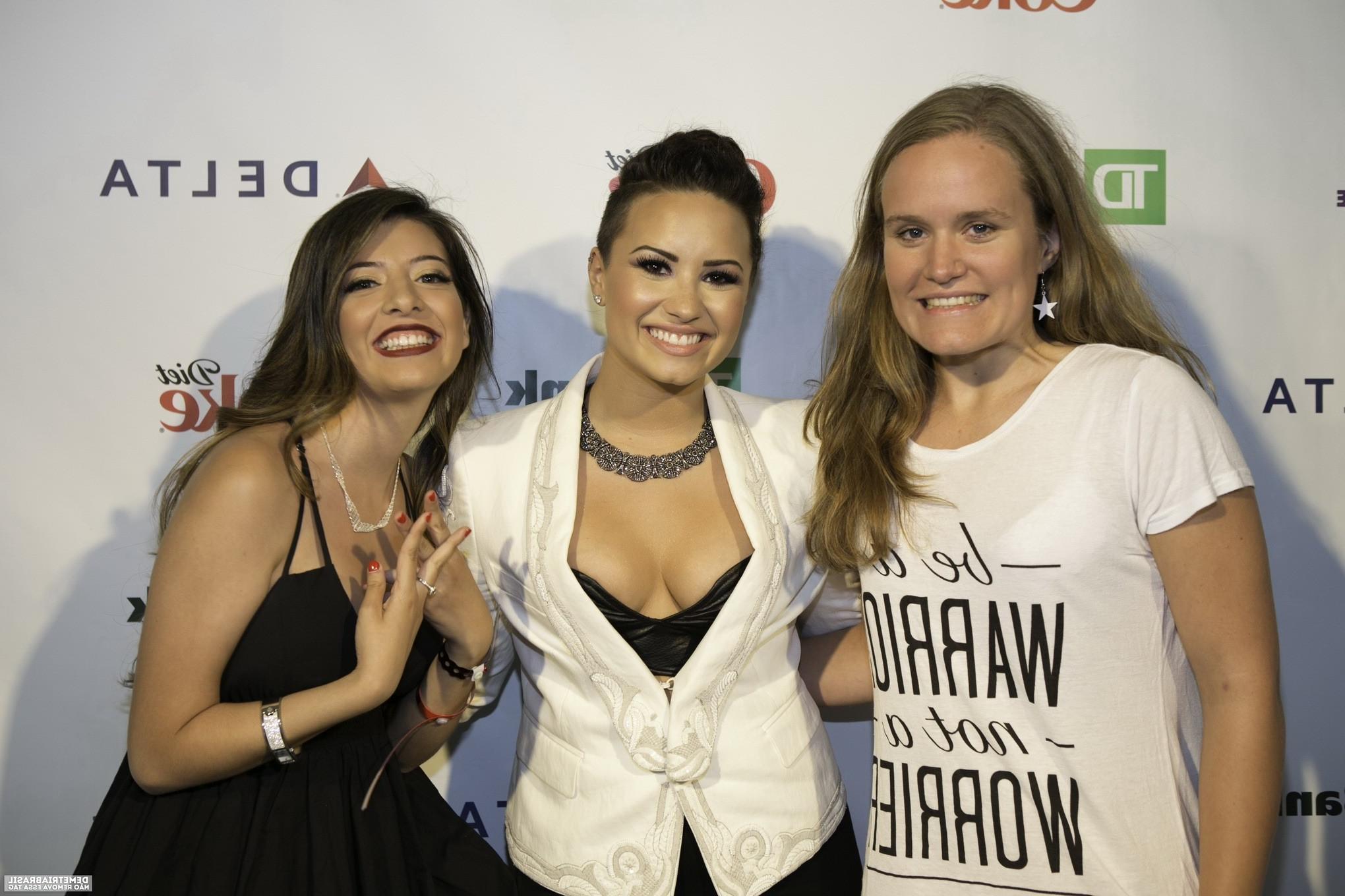 16P Demi Lovato shows off her huge boobs in black leather bra with her funs at NYC P