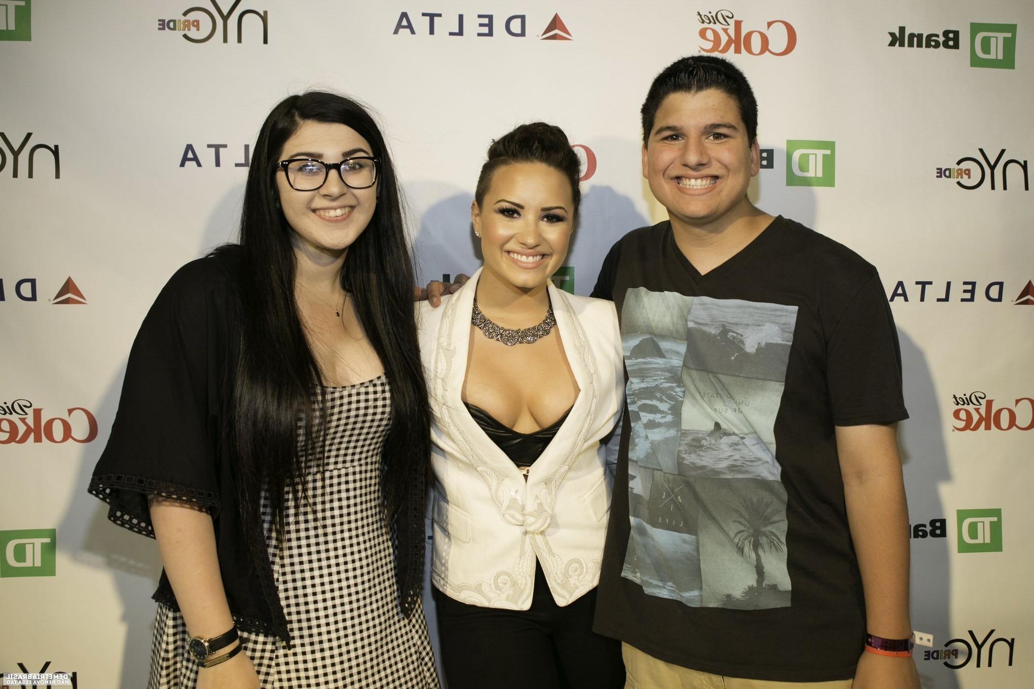 16P Demi Lovato shows off her huge boobs in black leather bra with her funs at NYC P