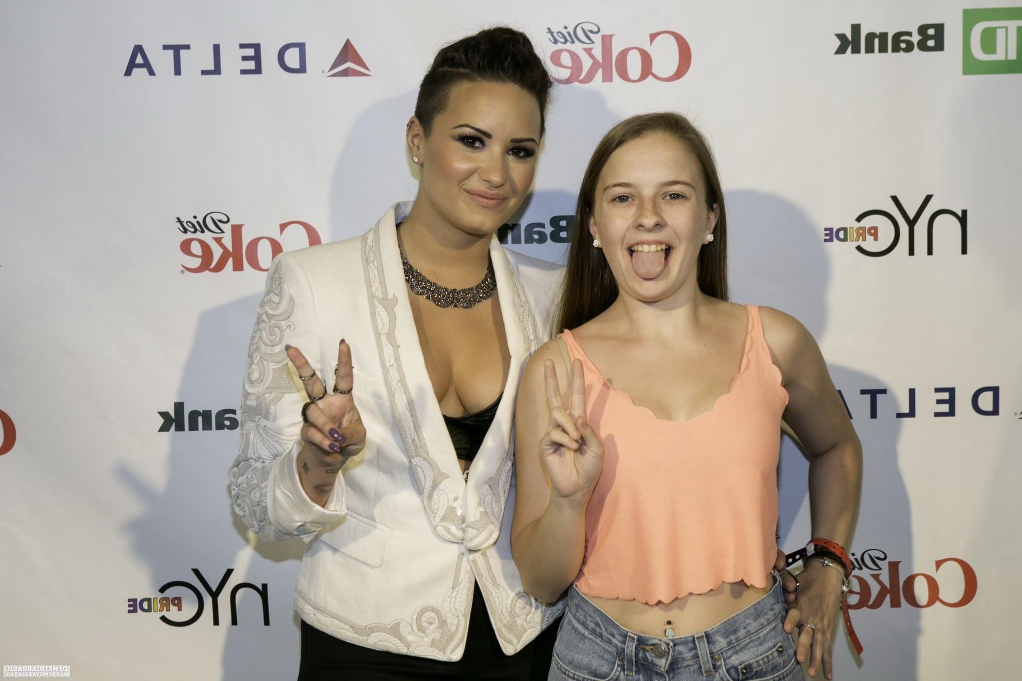 16P Demi Lovato shows off her huge boobs in black leather bra with her funs at NYC P