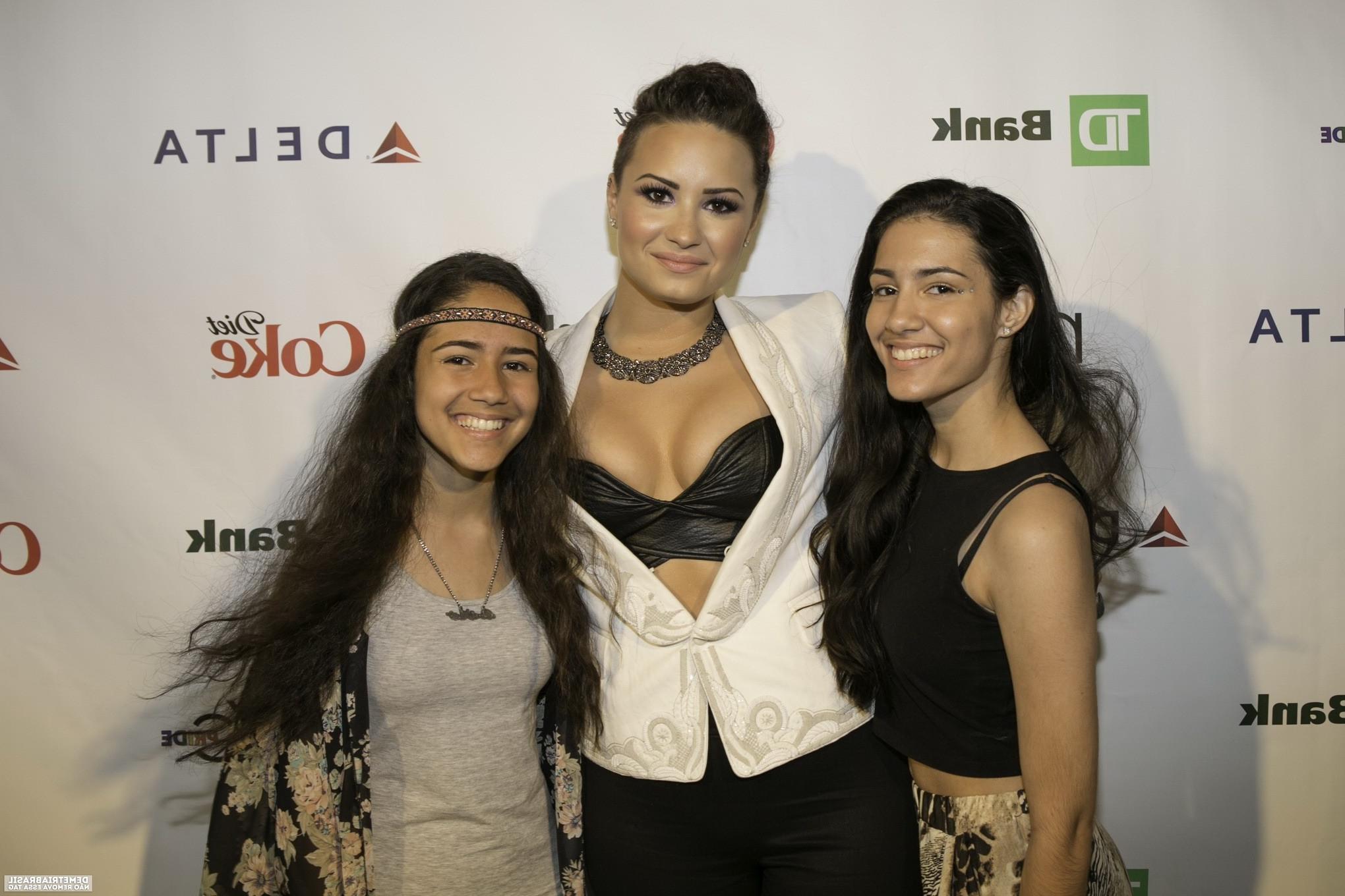 16P Demi Lovato shows off her huge boobs in black leather bra with her funs at NYC P