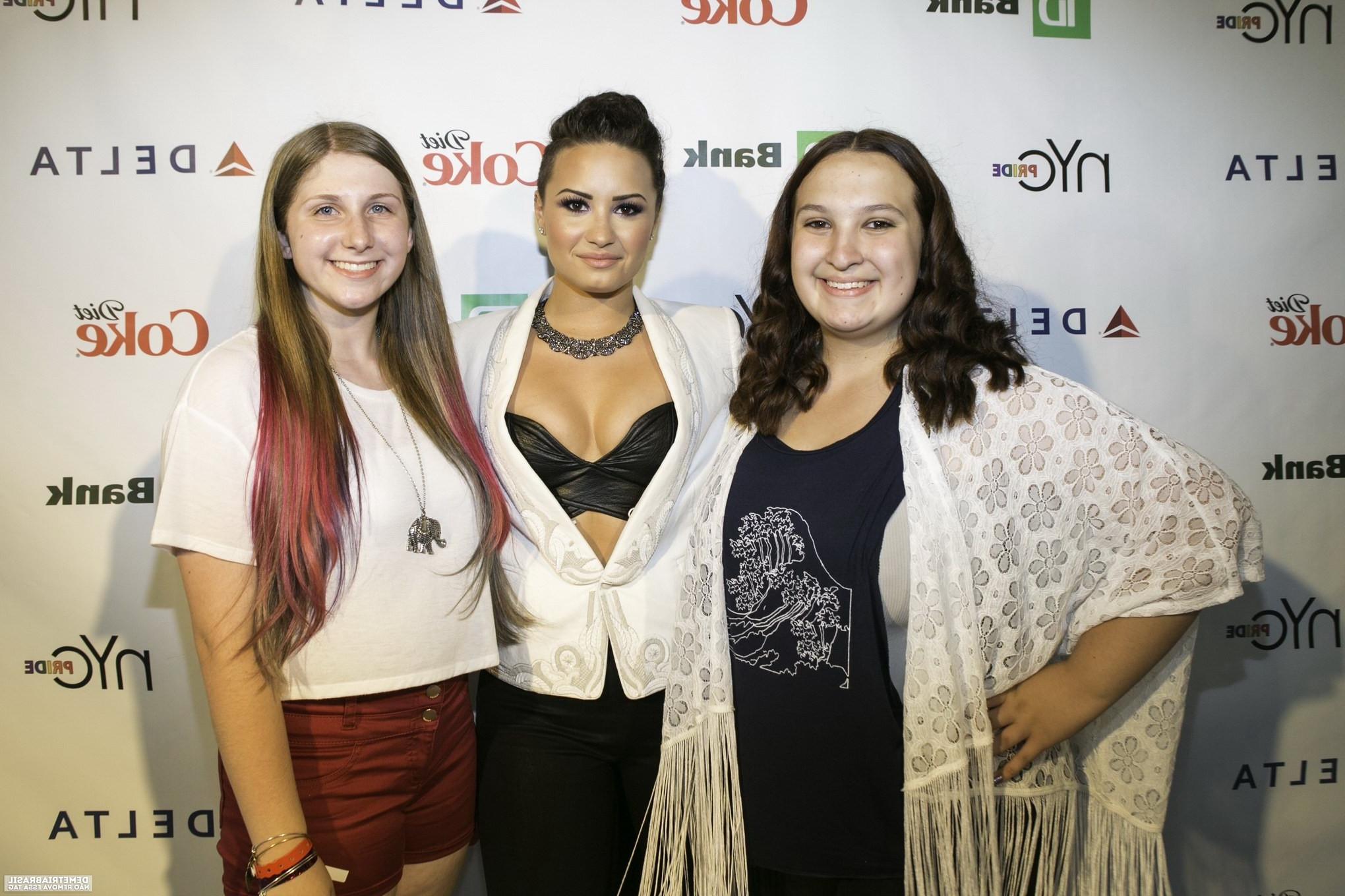 16P Demi Lovato shows off her huge boobs in black leather bra with her funs at NYC P