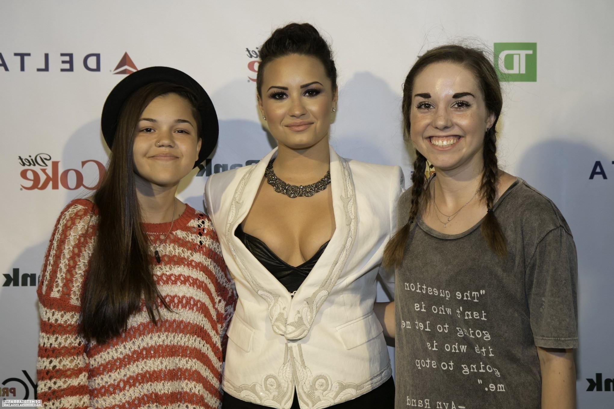 16P Demi Lovato shows off her huge boobs in black leather bra with her funs at NYC P