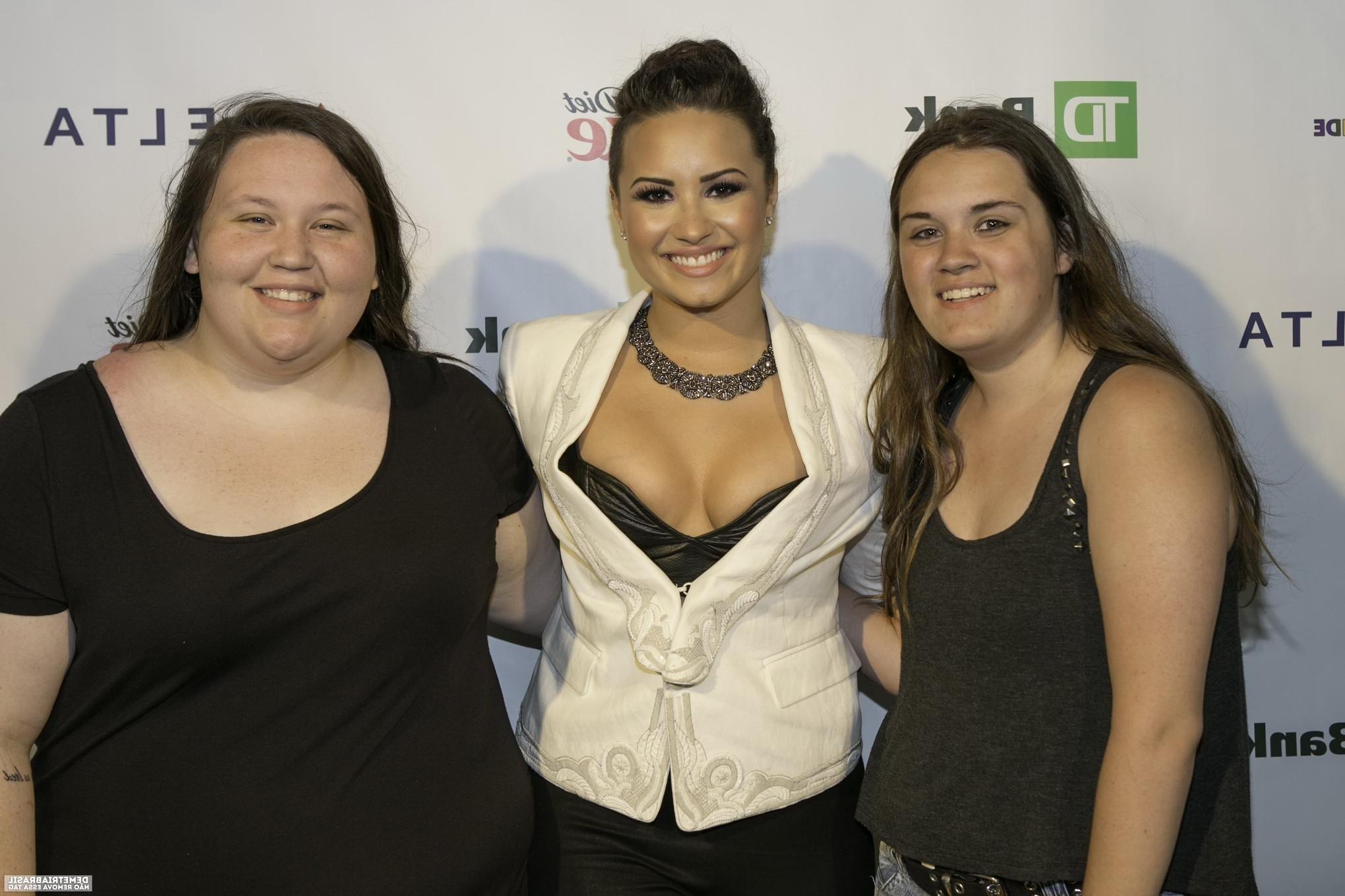 16P Demi Lovato shows off her huge boobs in black leather bra with her funs at NYC P