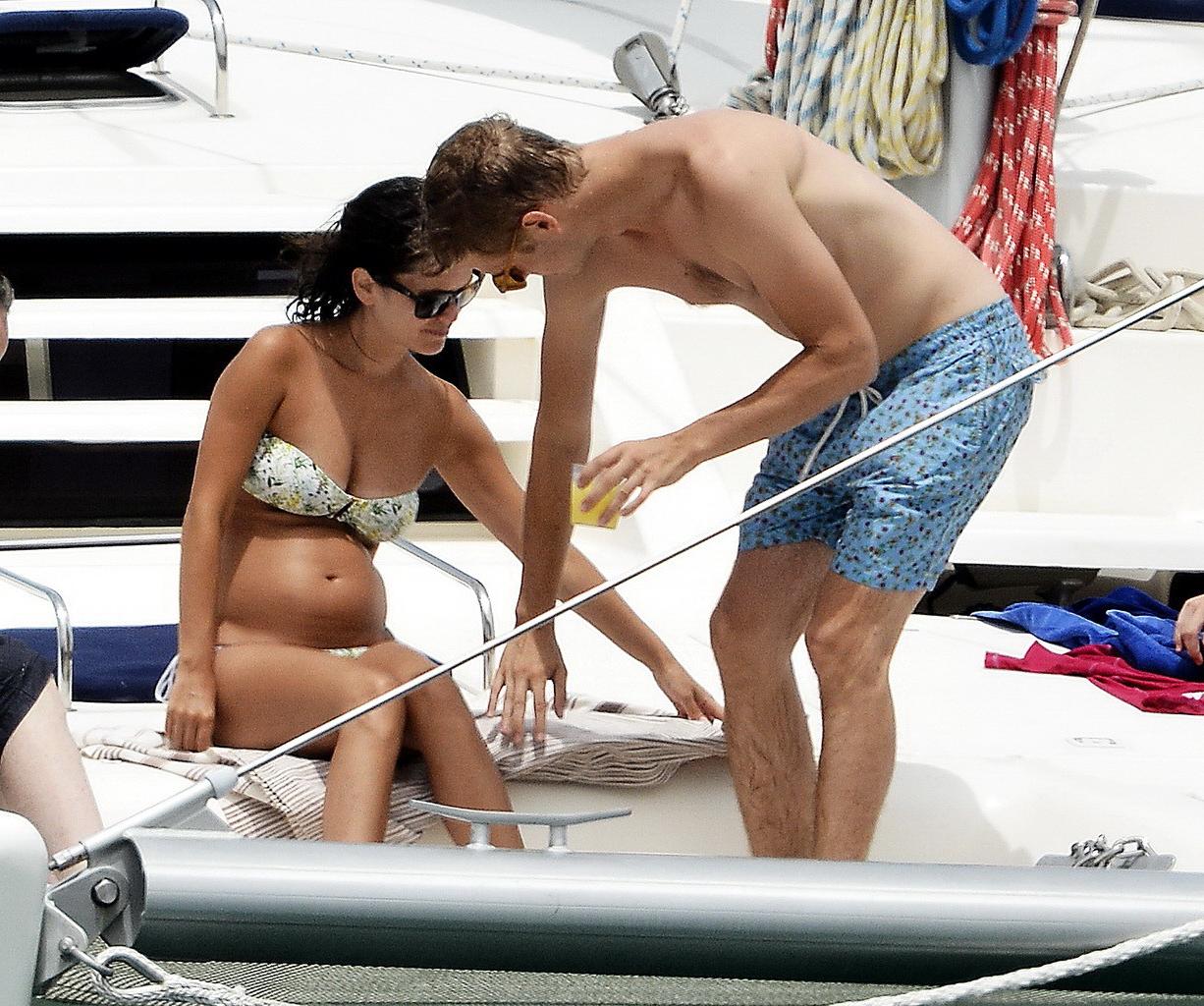 16P Rachel Bilson busty  pregnant wearing a strapless floral bikini on a yacht in Ba