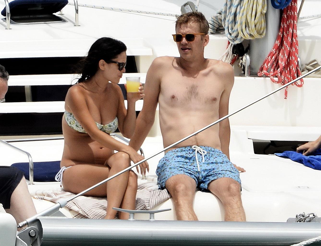 16P Rachel Bilson busty  pregnant wearing a strapless floral bikini on a yacht in Ba
