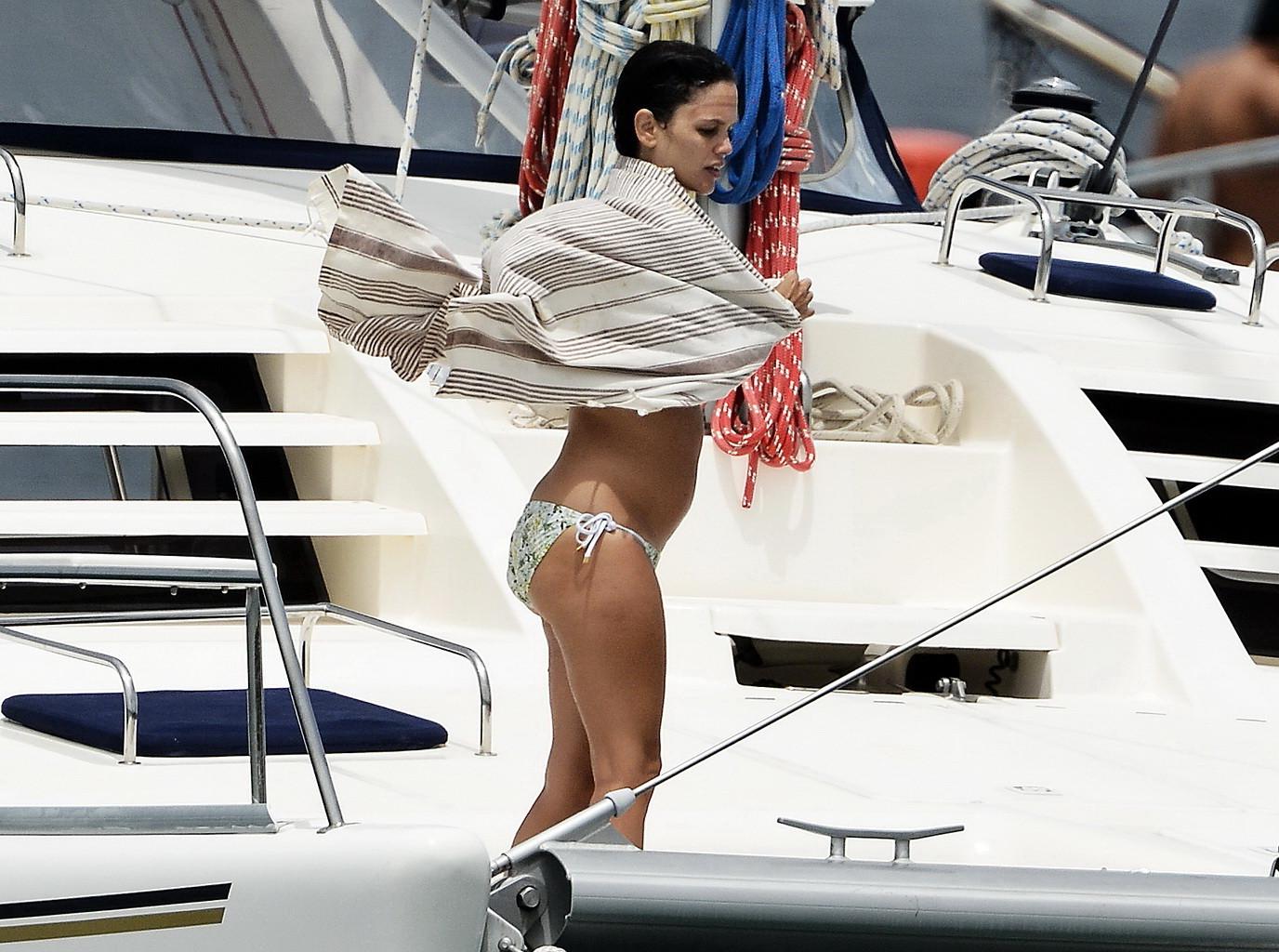 16P Rachel Bilson busty  pregnant wearing a strapless floral bikini on a yacht in Ba