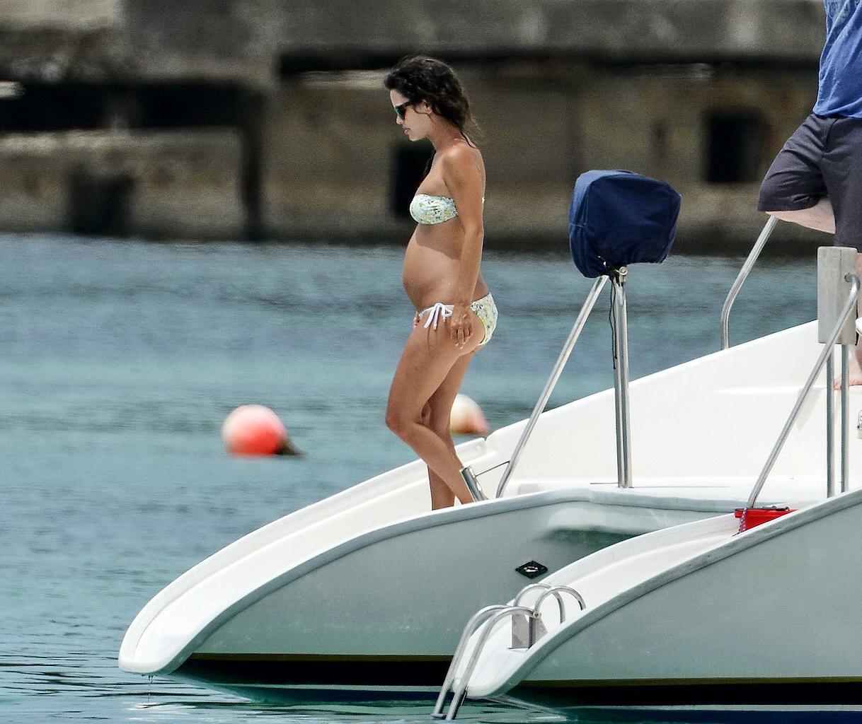 16P Rachel Bilson busty  pregnant wearing a strapless floral bikini on a yacht in Ba