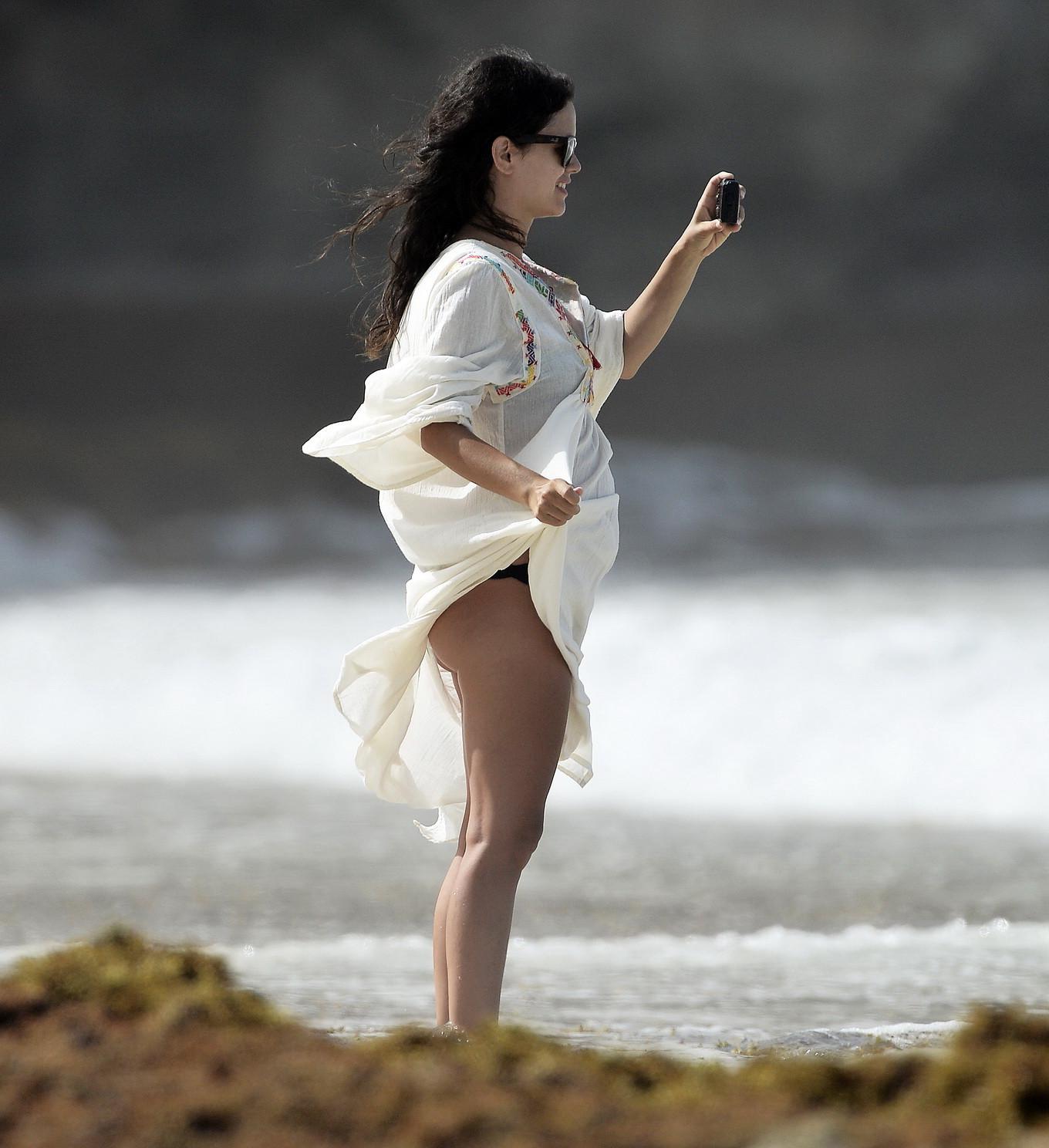 16P Rachel Bilson pregnant wearing a strapless black bikini on a beach in Barbados