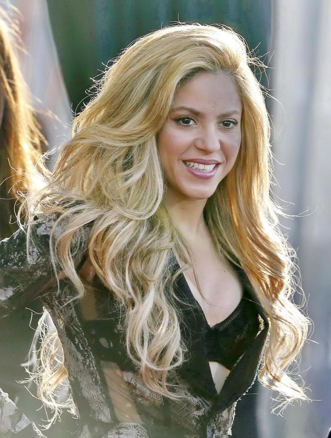 16P Shakira bra peek at the NBCs The Voice event in Hollywood