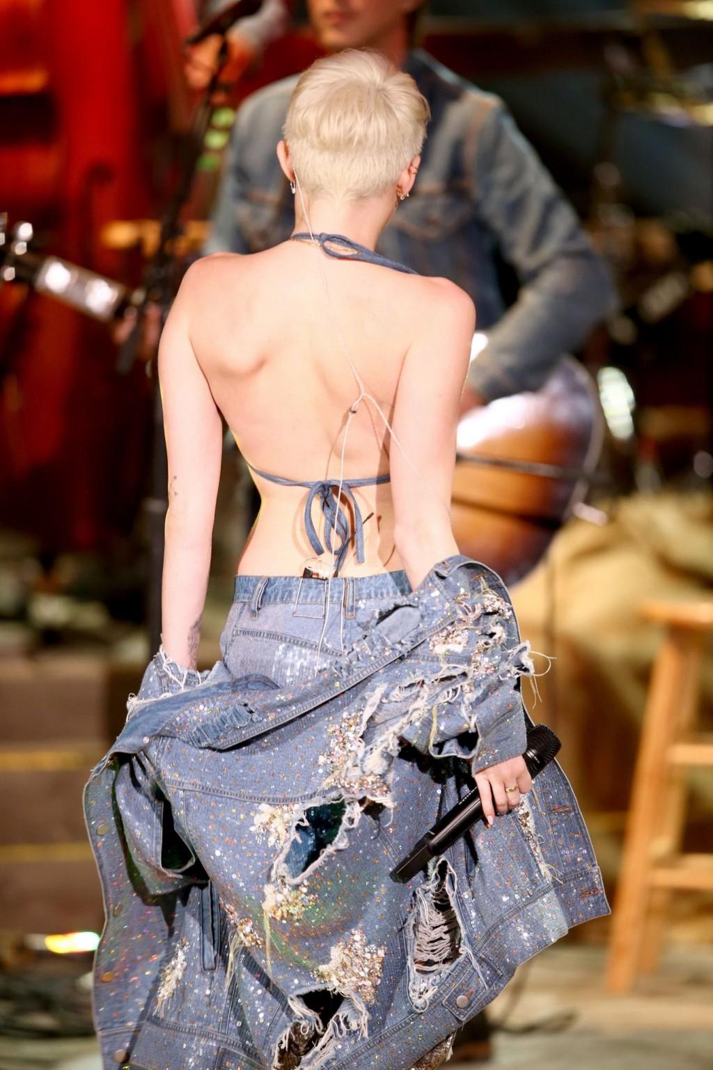 16P Miley Cyrus perofrming in denim bra  ripped jeans at MTV Unplugged in Hollywood 