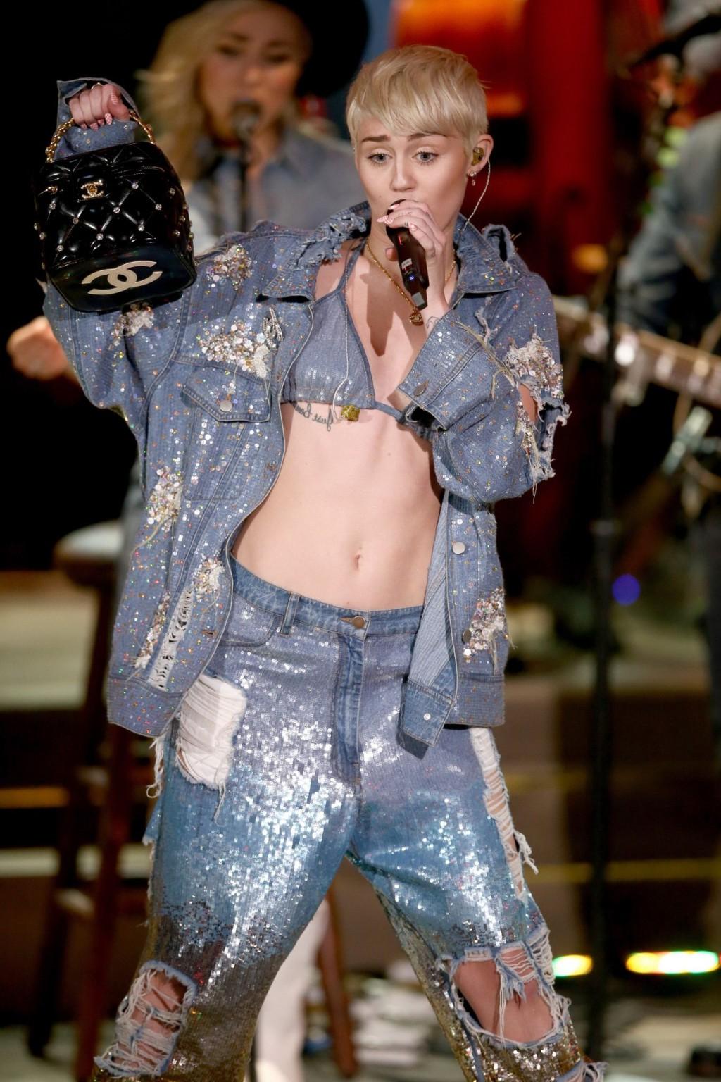 16P Miley Cyrus perofrming in denim bra  ripped jeans at MTV Unplugged in Hollywood 