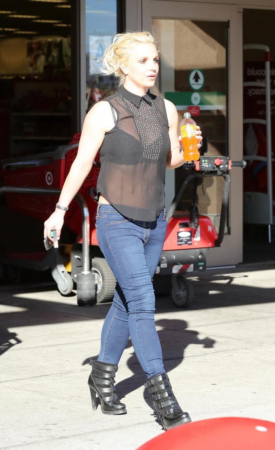 16P Britney Spears wearing tight jeans and see through to bra out in Calabasas
