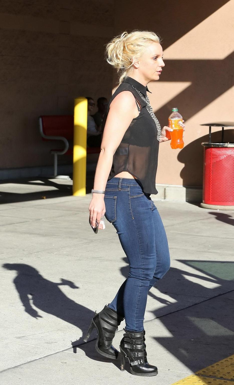 16P Britney Spears wearing tight jeans and see through to bra out in Calabasas