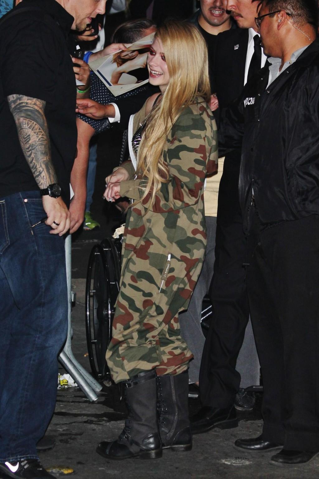 16P Avril Lavigne showing off her spiky bra at the 'Jimmy Kimmel Live' show in Holly